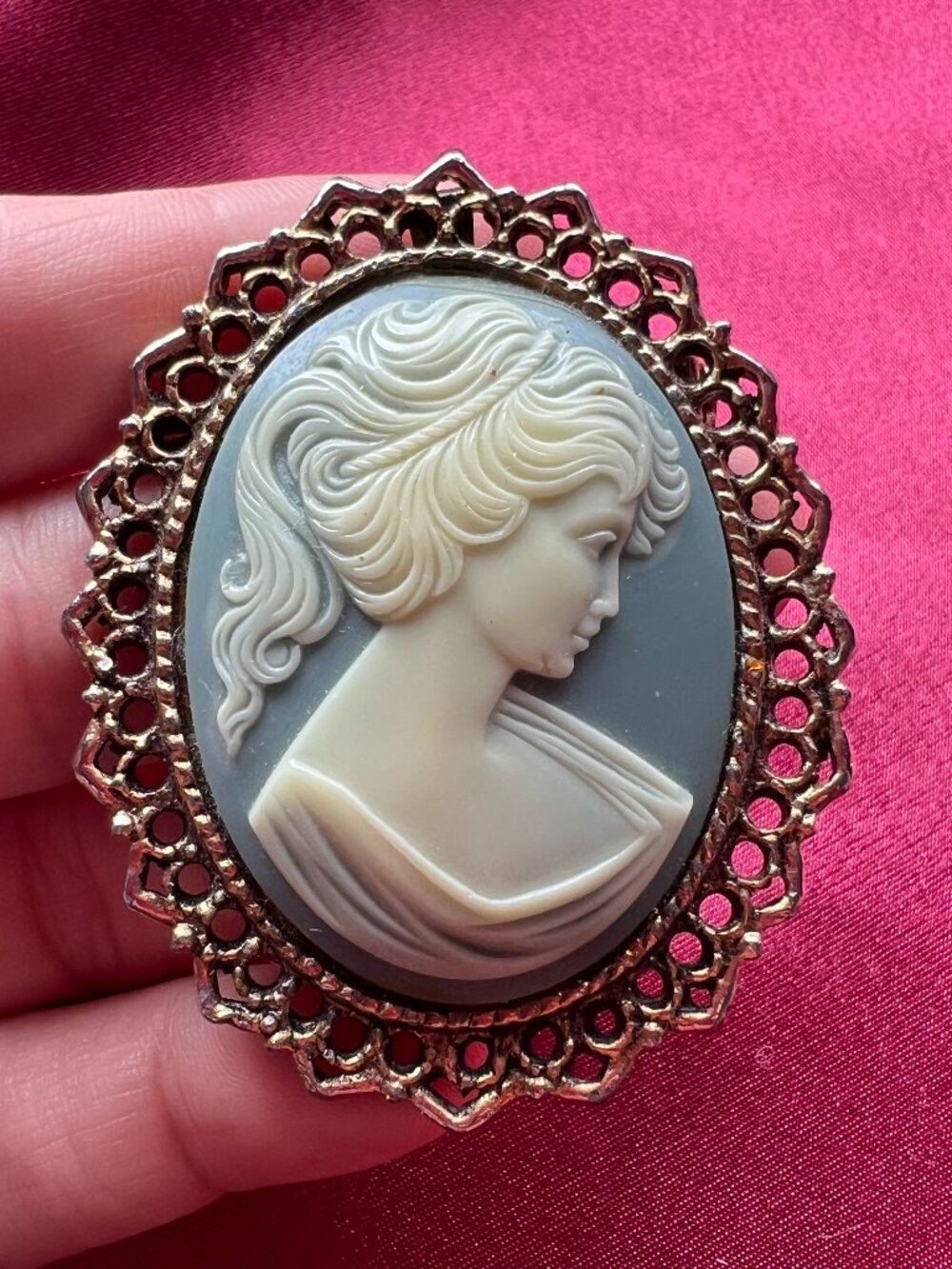 Vintage Oval Blue Cameo Filigree Gold Tone Brooch